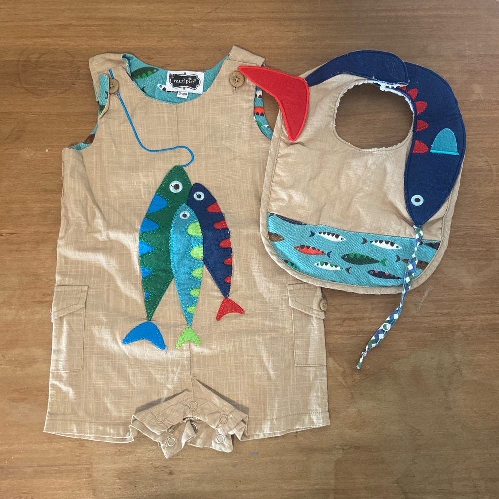 Mud Pie 12-18 month novelty fish one piece outfit with matching bib like new